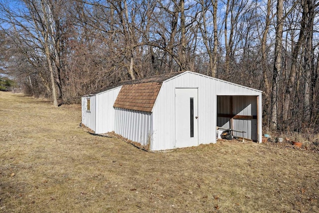 view of outbuilding with a yard