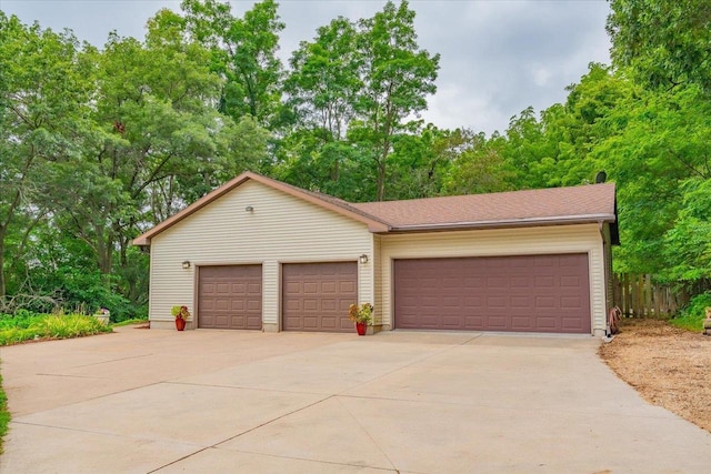 view of front facade with a garage