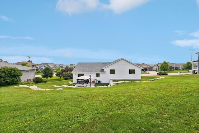 back of house featuring a lawn