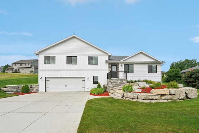 view of front of home featuring a front lawn and a garage