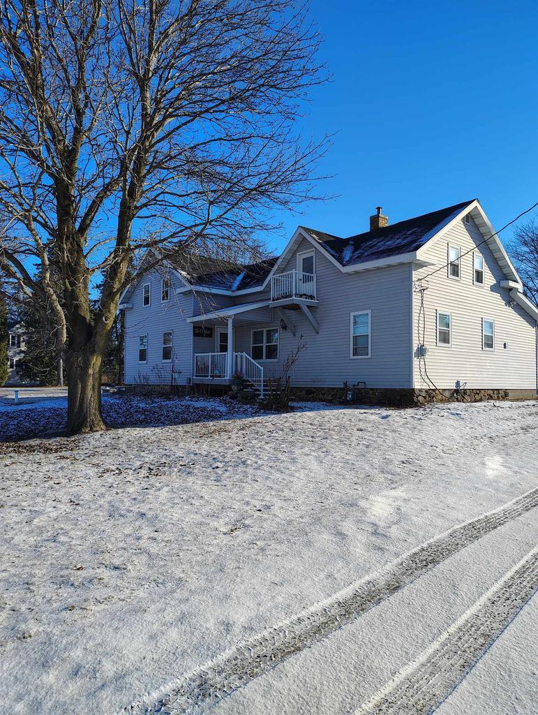 view of front of home with covered porch