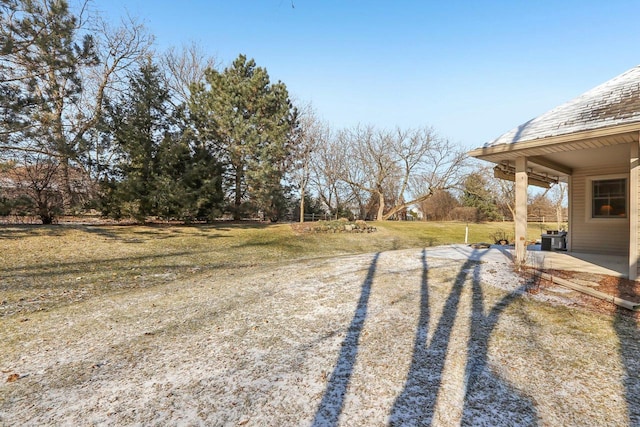 view of yard featuring a patio