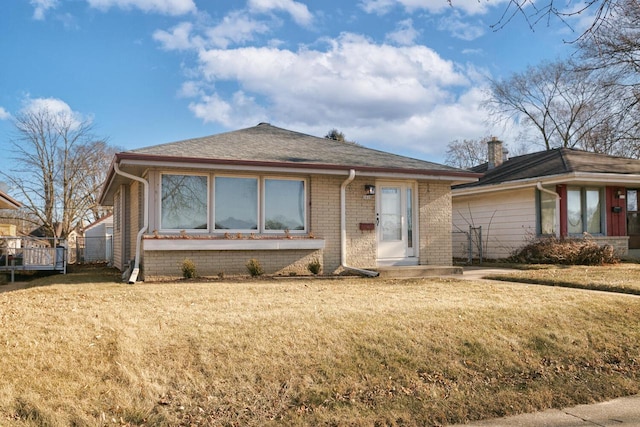 view of front of home featuring a front lawn