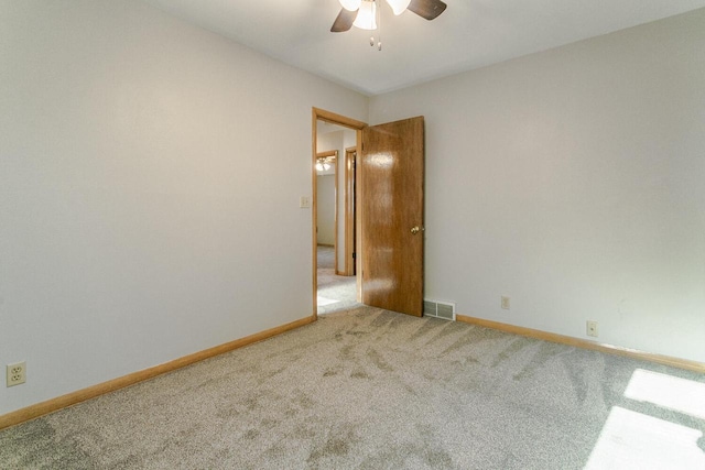 carpeted empty room featuring ceiling fan