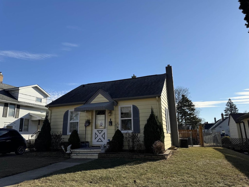 bungalow-style house featuring a front yard