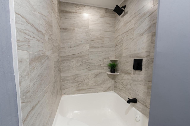 bathroom featuring tiled shower / bath combo