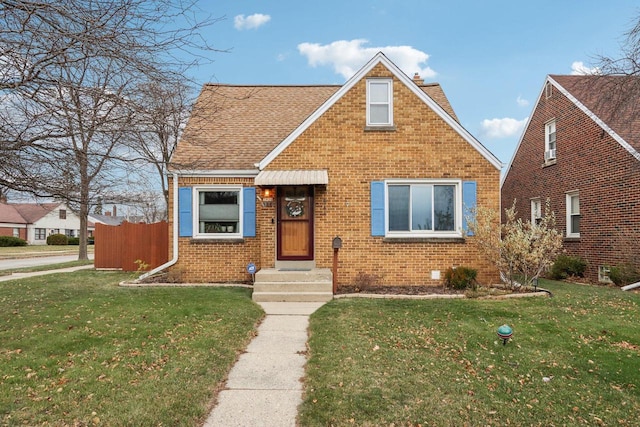 view of front of house featuring a front yard