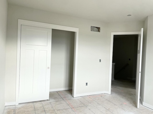 unfurnished bedroom featuring a closet