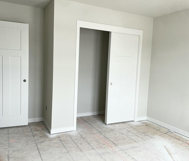 unfurnished bedroom featuring a closet