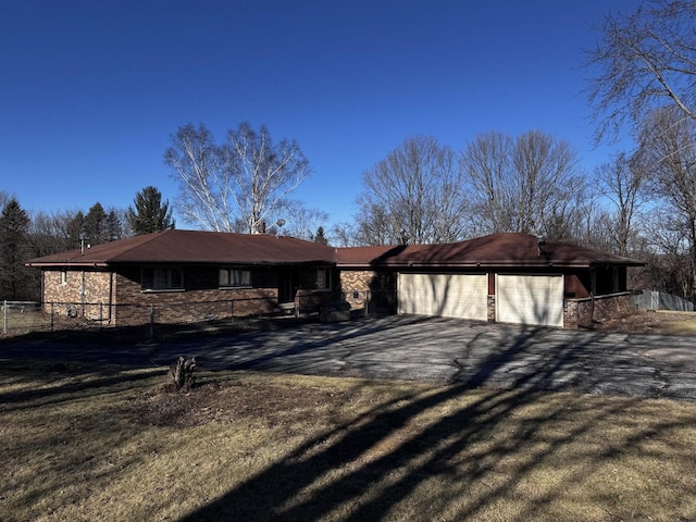 view of front of home featuring a front yard and a garage