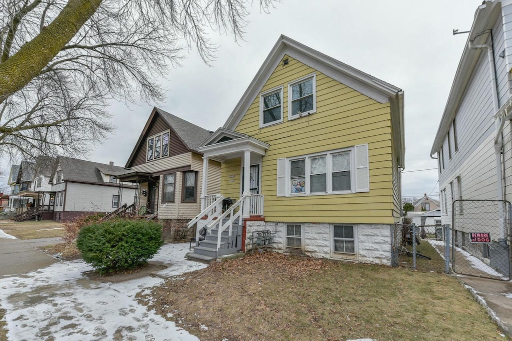 view of front of property