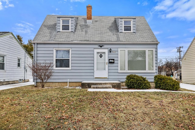 cape cod-style house featuring a front yard