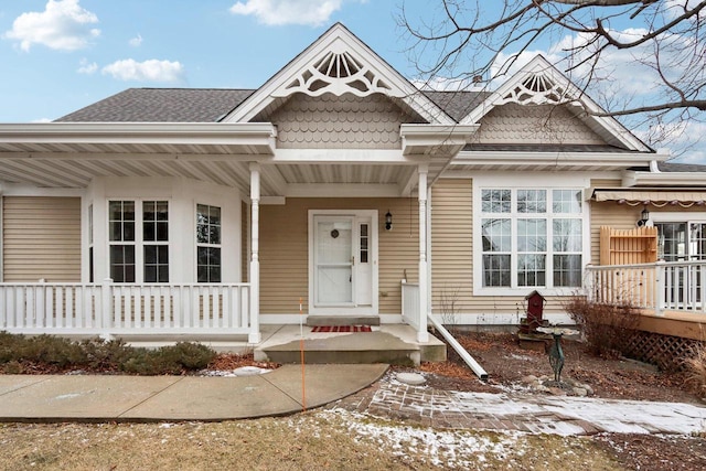 view of front of property featuring a porch