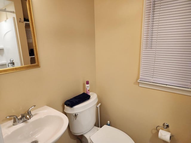 bathroom featuring sink and toilet