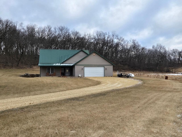 view of front facade featuring a front lawn and a garage