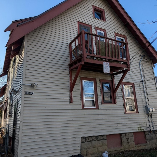 view of side of home featuring a balcony