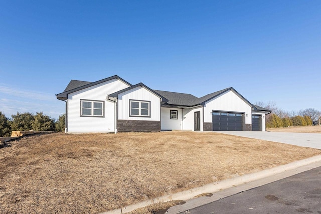 ranch-style home featuring a garage