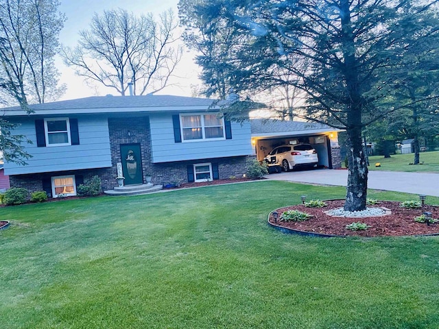 raised ranch featuring a front yard