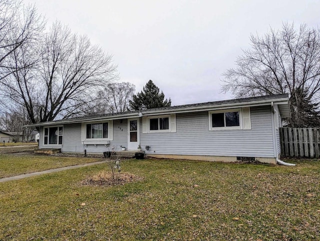 ranch-style house featuring a front yard