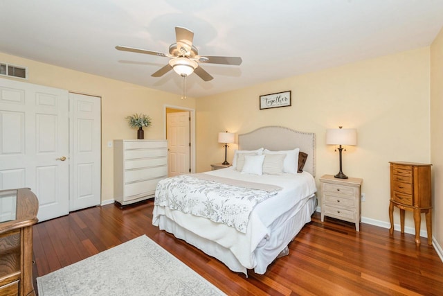 bedroom featuring dark wood-type flooring, ceiling fan, and a closet