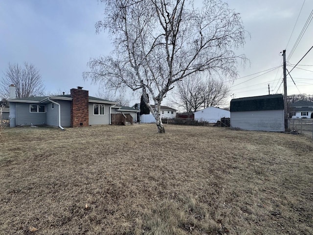 view of yard featuring a storage unit