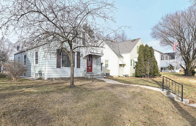 view of front of home featuring a front lawn