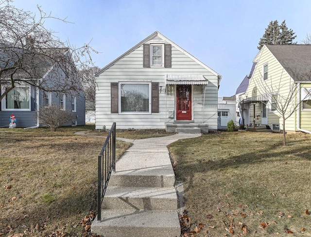 bungalow-style house featuring a front lawn