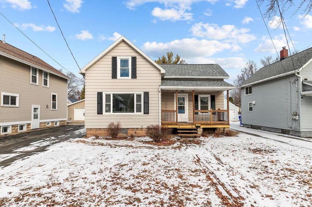 view of front of property featuring a porch