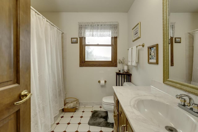 full bath featuring vanity, a shower with shower curtain, baseboards, tile patterned floors, and toilet