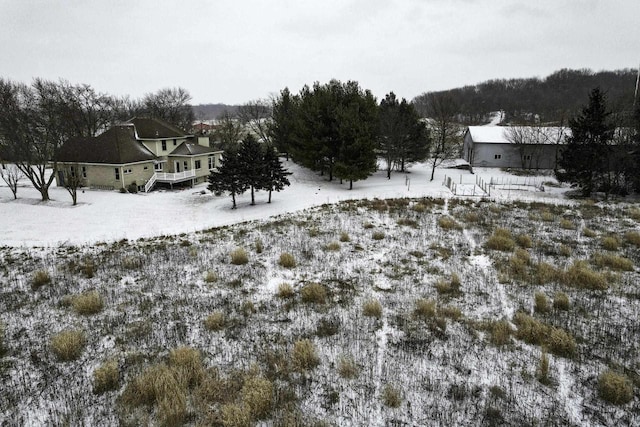 view of yard layered in snow