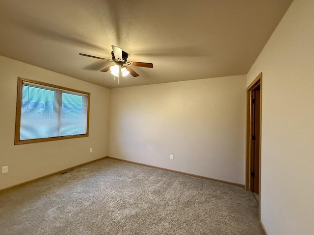 carpeted empty room featuring ceiling fan