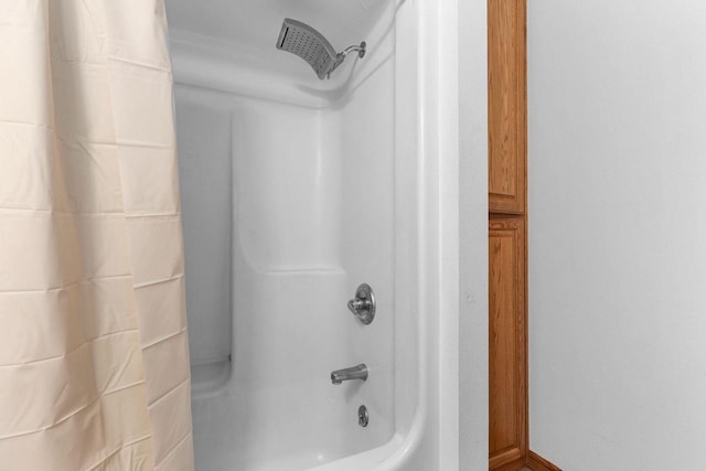 bathroom featuring shower / bathtub combination with curtain