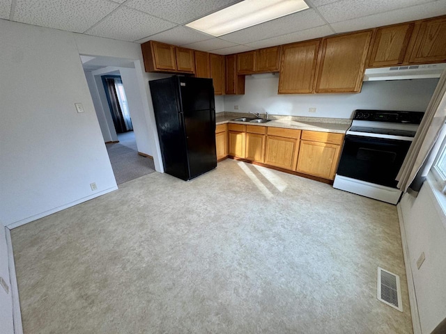 kitchen with black refrigerator, a paneled ceiling, electric range, and sink