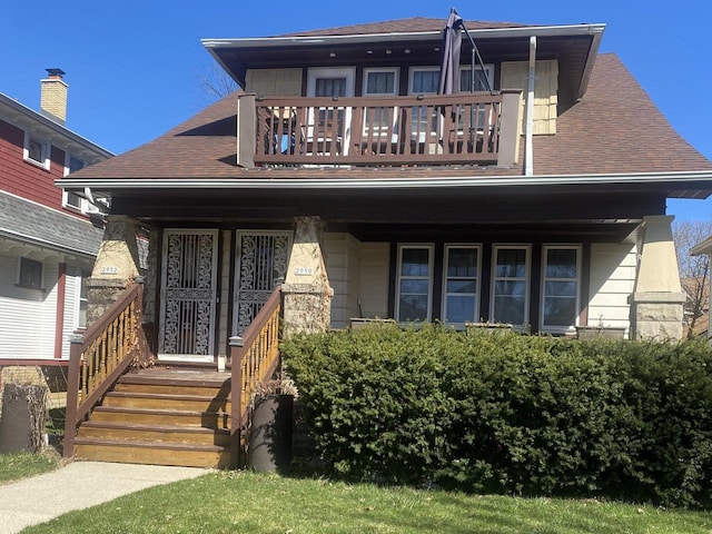 view of front of property with a balcony