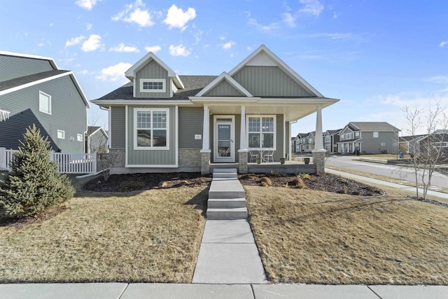 view of front facade featuring a front yard and a porch