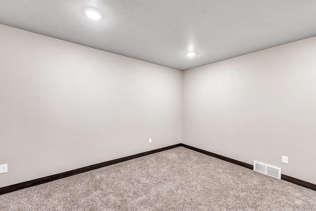 unfurnished room featuring carpet flooring