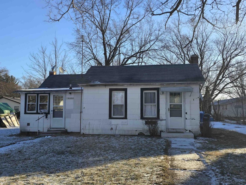 view of front of property