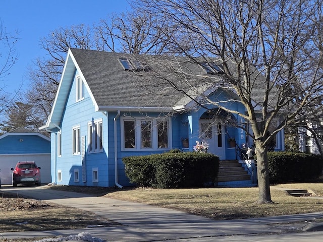 view of front facade featuring a garage