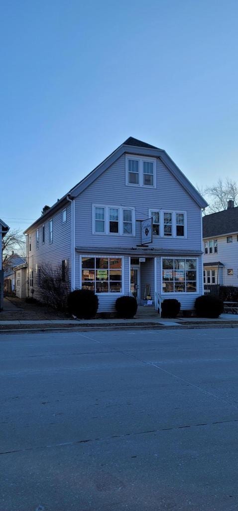 view of front of property