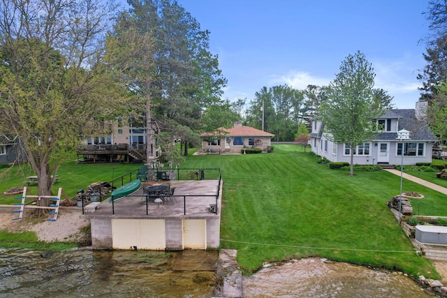 view of yard featuring a water view