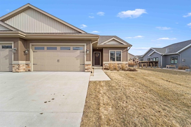 view of front of home featuring a garage and a front lawn