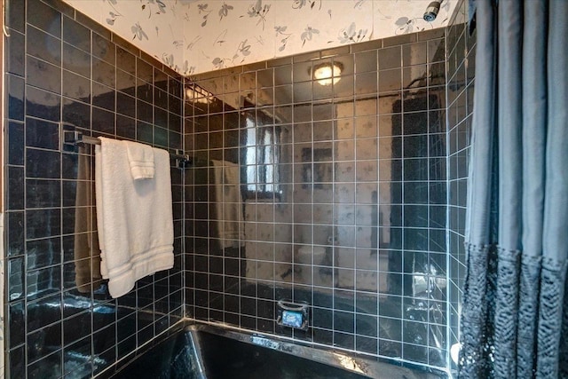 bathroom with shower / bath combo with shower curtain