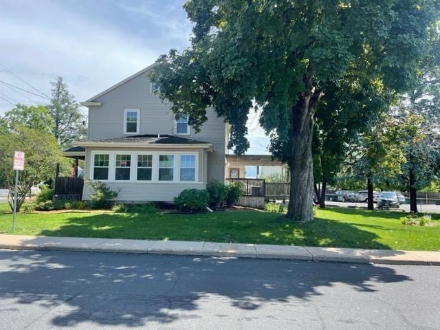 view of front of house featuring a front yard