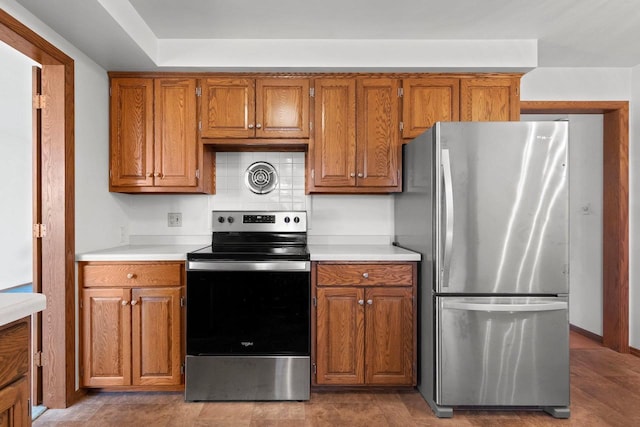 kitchen with decorative backsplash and stainless steel appliances