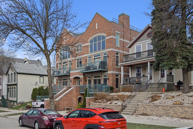 view of front of property featuring covered porch