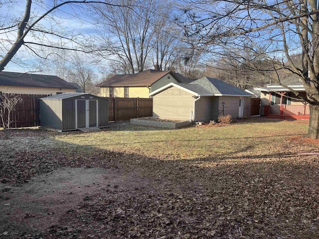 view of yard featuring a storage unit