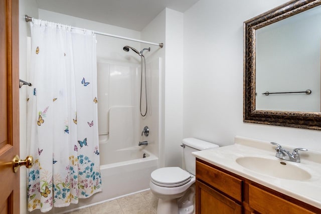 full bathroom featuring shower / tub combo with curtain, vanity, and toilet