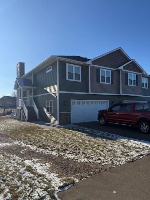 view of front facade featuring a garage