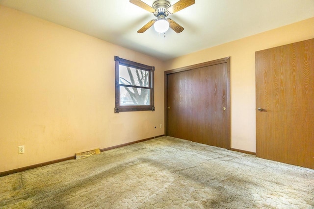 unfurnished bedroom with ceiling fan, carpet flooring, and a closet