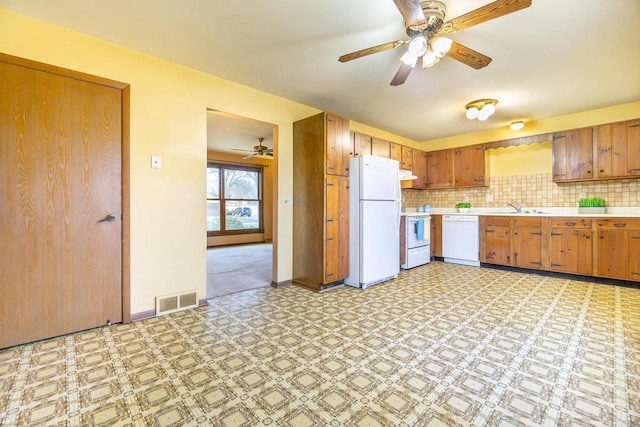 kitchen featuring sink, white appliances, decorative backsplash, and ceiling fan